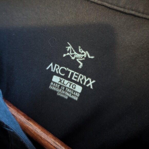 ARCTERYX - Black polo shirt - Sz XL - Picture 5 of 7